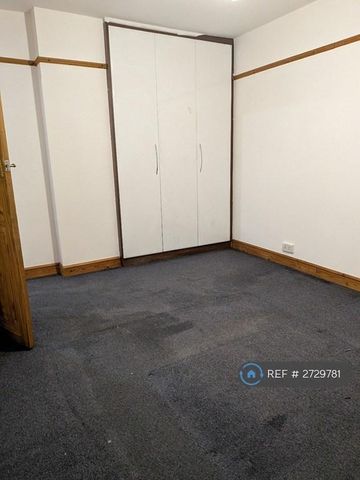 3 bedroom end of terrace house to rent - Photo 3