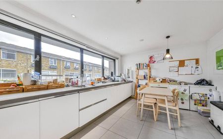 Meadowbank, Primrose Hill - Photo 5
