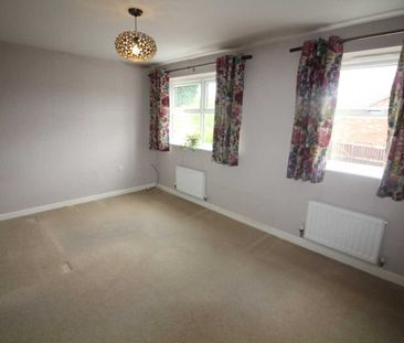 4 bed Town House - Photo 2