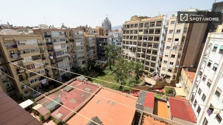 barcelona, Catalonia 08013 - Photo 3