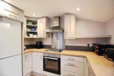 1 bedroom in a house share to rent - Photo 5