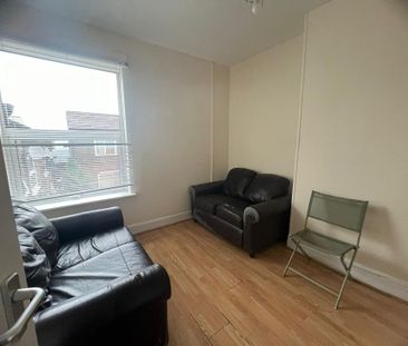 3 bedroom apartment to rent - Photo 1