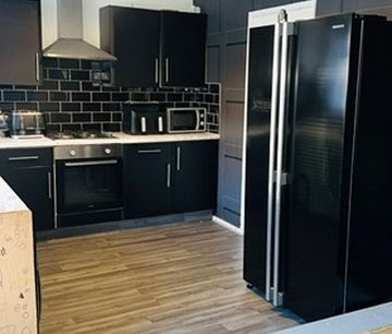 Lovely 3 Bed Town House TO LET in popular part of Heywood - Photo 1