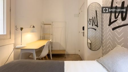 barcelona, Catalonia 08002 - Photo 4