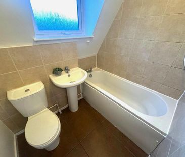 2 bedroom end of terrace house to rent - Photo 4