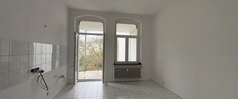 2-Zimmer Altbau mit Balkon zum Verlieben: Renoviert in Pempelfort! - Photo 1
