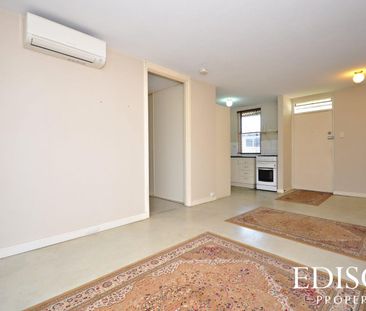 Compact One-Bedroom Apartment in Mount Hawthorn - Photo 4