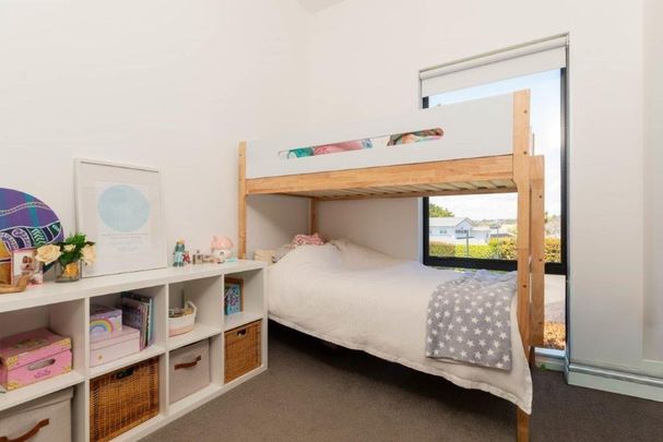 Warm and Inviting St Vincents Ave Beauty - Photo 1