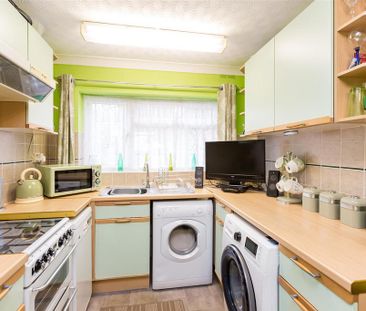 3 bedroom terraced house to rent - Photo 4