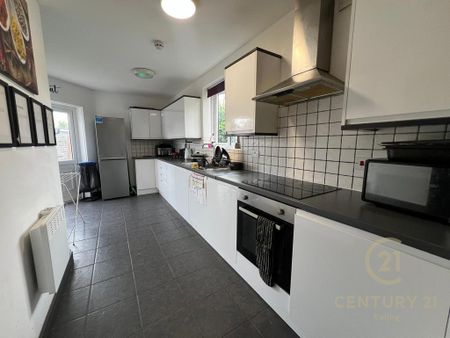 1 bedroom in a house share to rent - Photo 3