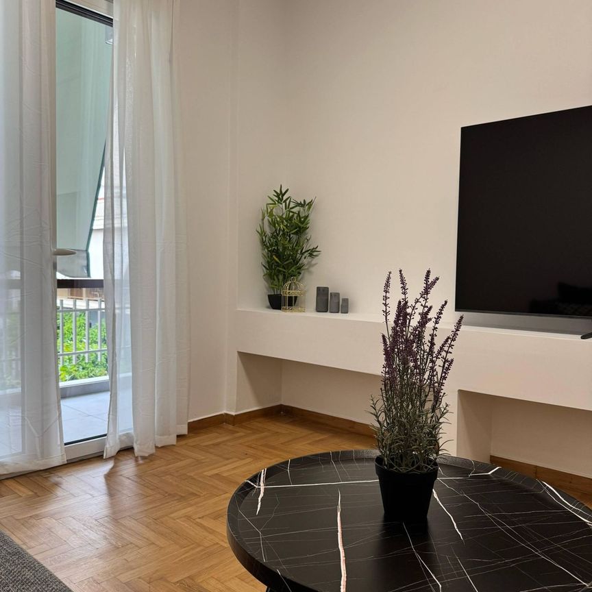 Ενοικίαση κατοικίας, 50 τ.μ., Βύρωνας, 800 € - Photo 1