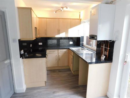 3 bedroom terraced house to rent - Photo 4