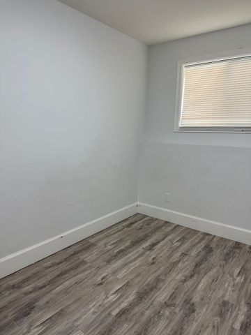 Aspen Ridge - 2 Bedroom/1 Bathroom Lower Unit - 156 Barrett Street - Photo 3