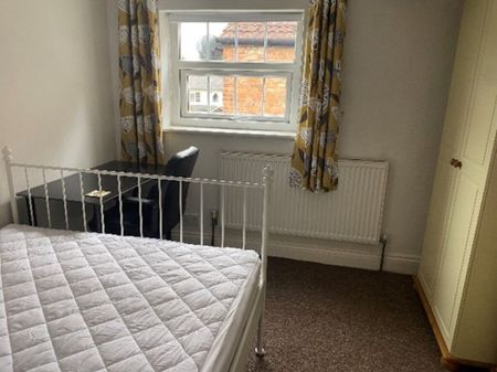 7 Bed Student Accommodation - Photo 4