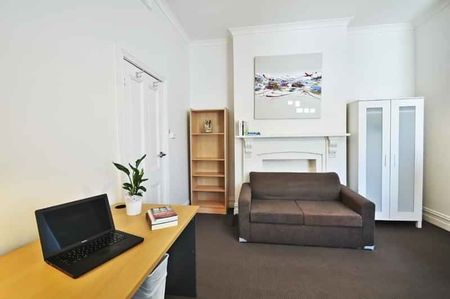 Room 8 (Non Ensuite) - Photo 4