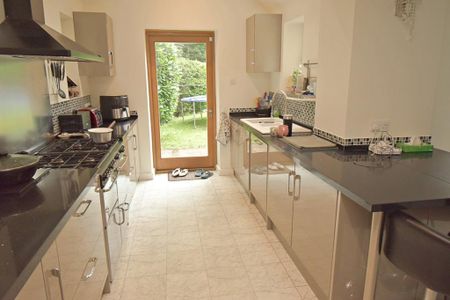 4 bedroom detached house to rent - Photo 5