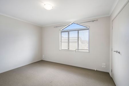 3 bedroom town house in Te Atatu - Photo 5