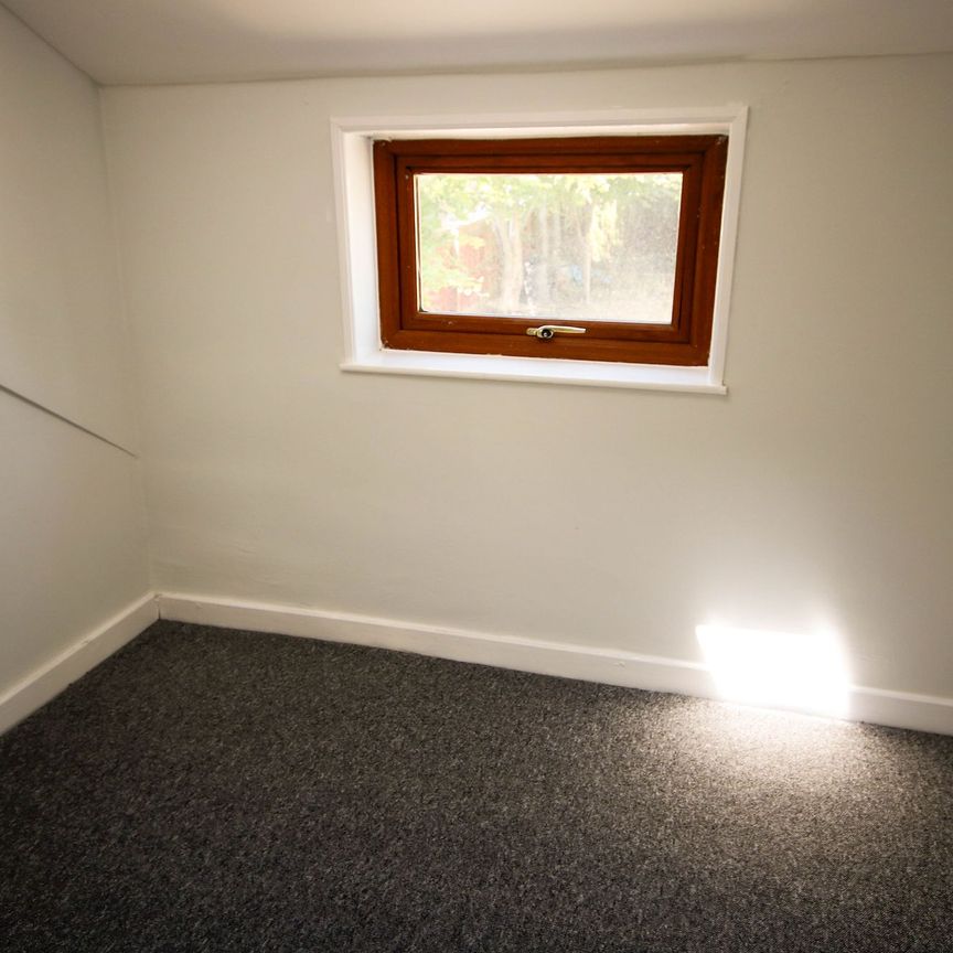 Plough Hill Road, Nuneaton, CV10 - Photo 1