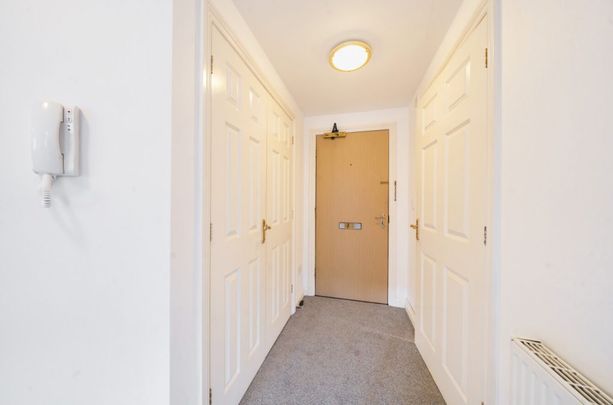 2 Bedroom Flat / Apartment - The Lamports, Alton - Photo 1