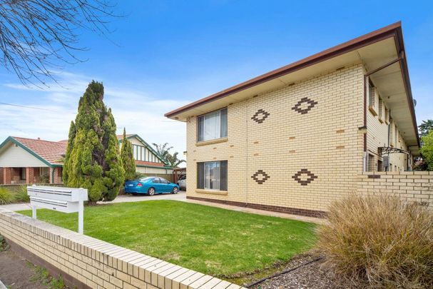 Low Maintenance Two Bedroom Unit! - Photo 1