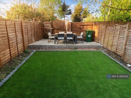 3 bedroom terraced house to rent - Photo 2
