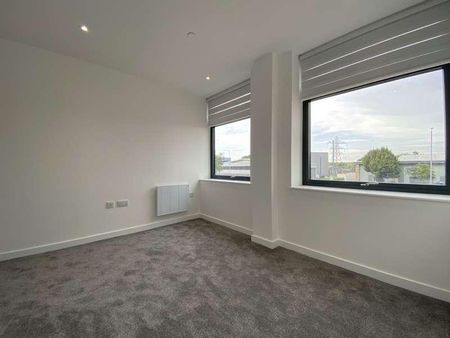 London Road, Staines-upon-thames, Surrey, TW18 - Photo 2