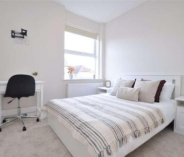 Room A, Grosvenor Road, Aldershot, Hampshire, GU11 - Photo 1