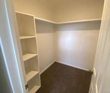 Looking for a spacious and comfy family home in Rototuna? - Photo 3