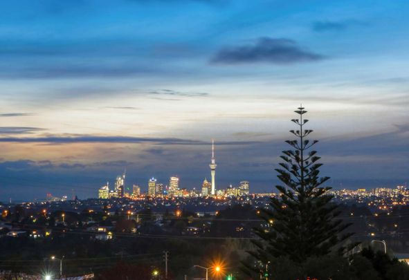Sky Tower Views & Westgate Convenience � 3-Bedroom Massey Gem - Photo 1