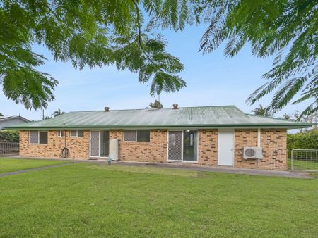 Spacious 3 Bedroom Home with Large Backyard - Photo 3