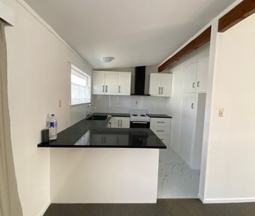 Property Management32 Kowhai Road, Campbells Bay - Unit for Rent - Photo 3