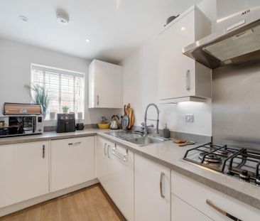 3 bedroom semi-detached house to rent - Photo 5