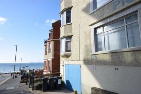 To Rent Sea Road, Boscombe, Bournemouth, BH5 £1,200 pcm Tenancy Info - Photo 2