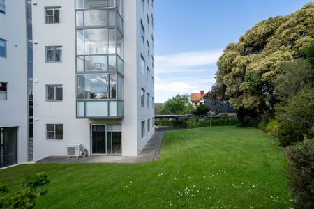 One Bedroom Unit in the Heart of Battery Point - Photo 2