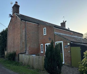 2 Bedroom Semi Detached Rural Cottage. - Photo 2