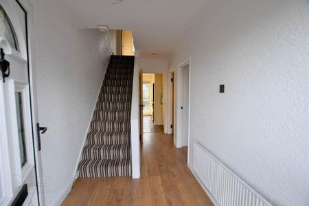 34 Downhill Avenue, BT87EF, Belfast - Photo 3