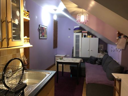 Studio Flat, Gloucester Road North, BS34 - Photo 3