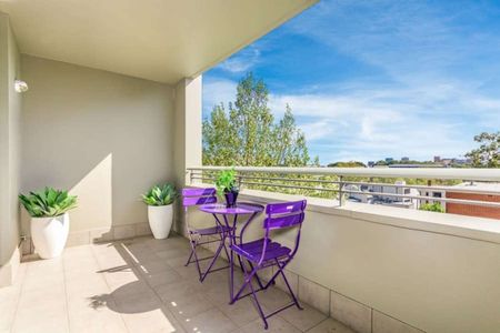 Modern security apartment in the prestigious 'Paddington Green' - Photo 3