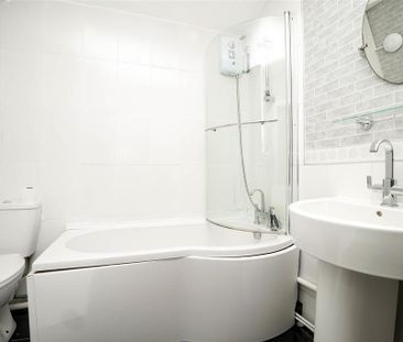 3 bedroom end of terrace house to rent - Photo 4