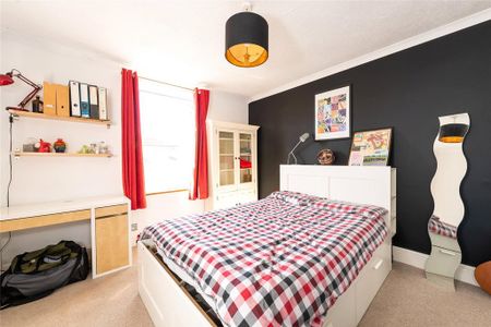 5 bedroom detached house to rent - Photo 2