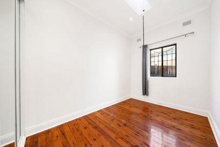 Semi like Two Bedroom with Own Entrance - Bondi - Photo 2