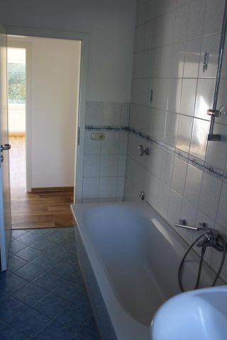 Helle 3-Raum-Wohnung in ländlicher Lage der Ortschaft Falkenbach zur Vermietung - Photo 4