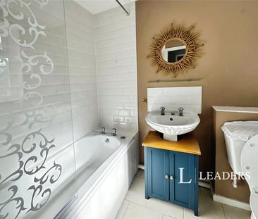 3 bedroom house to rent Princes Road, NR32 - Photo 6