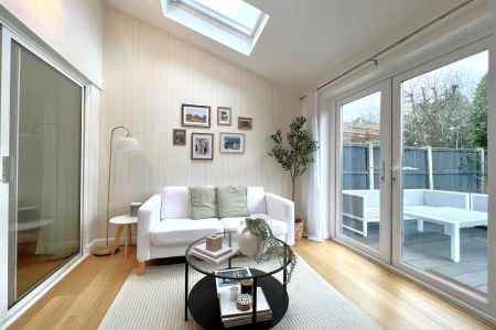 South Road, Woking, Surrey, GU21 - Photo 2