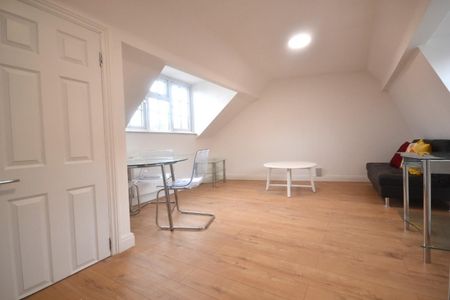 1 bedroom Flat To Let - Photo 3