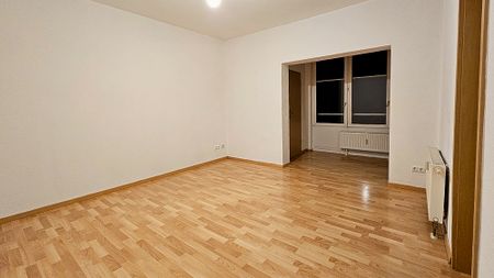 Sehr schöne 3-Zimmer Wohnung mit Einbauküche und Loggia - Photo 2