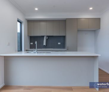 BRAND NEW LOW MAINTENANCE & MODERN 4 BEDROOM WITH PARK VIEWS - Photo 6