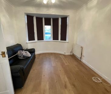 3 Bed Terraced House, Somerset Avenue, LE4 - Photo 2