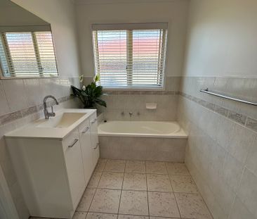 Lovely Three Bedroom Wodonga Home - Photo 5