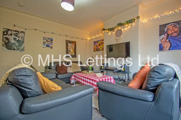 7 Bedroom Semi-Detached House for rent in St. Michaels Lane - Photo 1